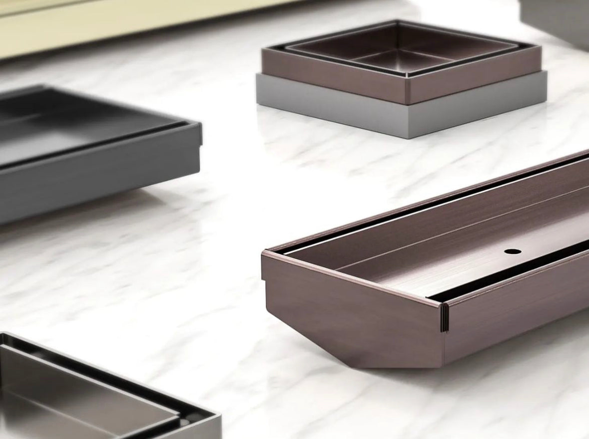 Owen & Finch Douchegoot Met Tegelrooster Brushed Satin Bronze PVD 900mm