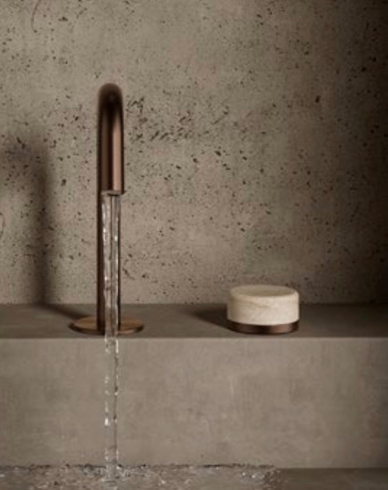 Owen & Finch 2-gats Progressive Inbouw Lage Wastafelmengkraan Met Marmeren Greep Brushed Champagne Gold PVD (OF24E045BG)