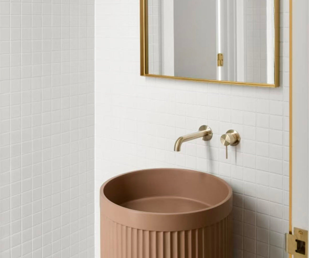 Owen & Finch 2-Gats Wandmengkraan Geborsteld Campagne Goud PVD (OF221910cBG)