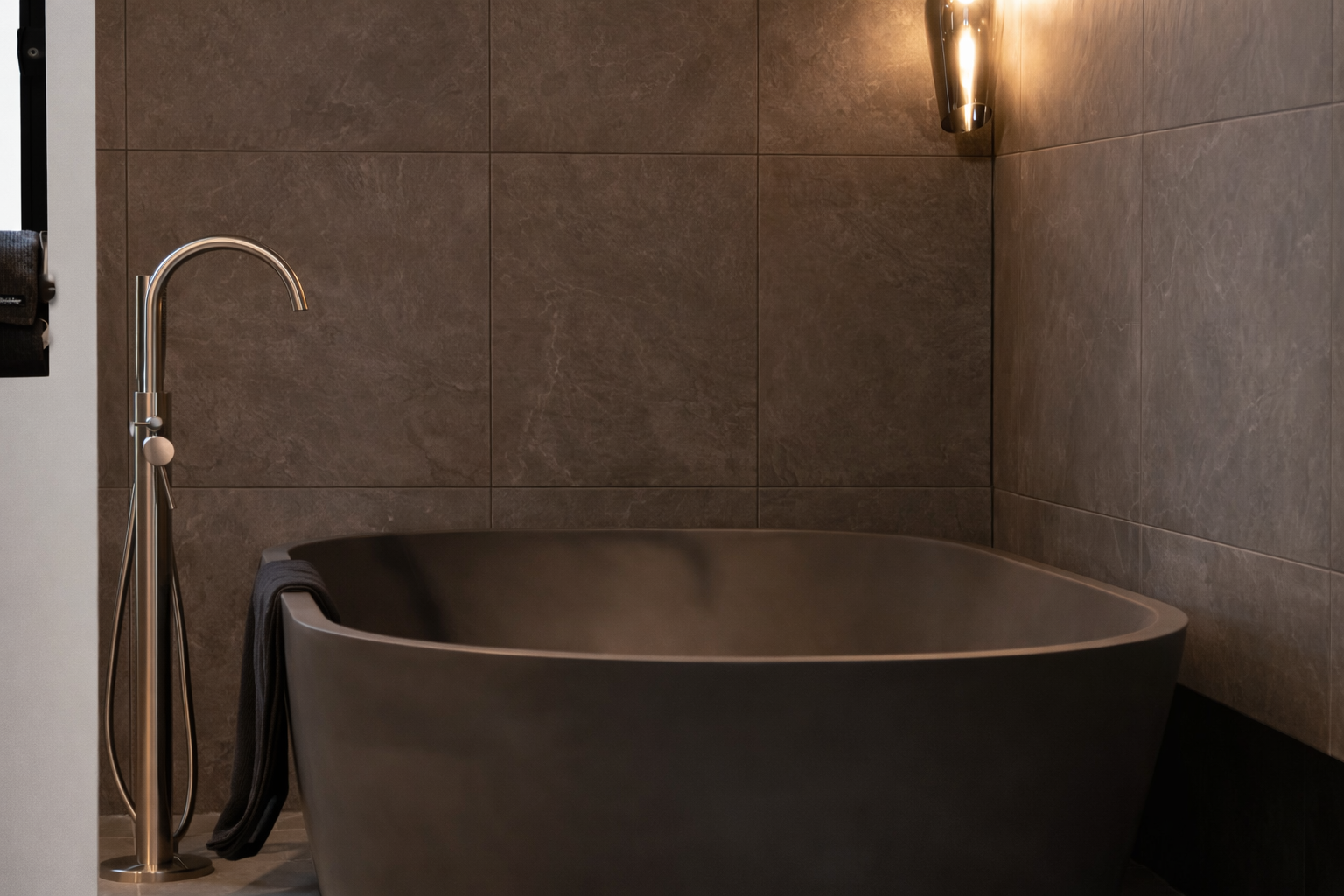 Hotel chique badkamer: luxe, diepte en verfijnde details