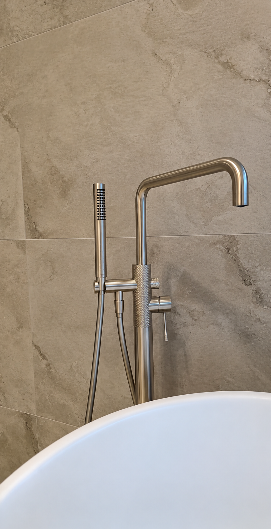 Owen &amp; Finch Luxury Freestanding Bath and Basin Faucet with Diamond Knurling – Brushed Champagne Gold (PVD) – Lead-Free Brass (OF251903aBG)