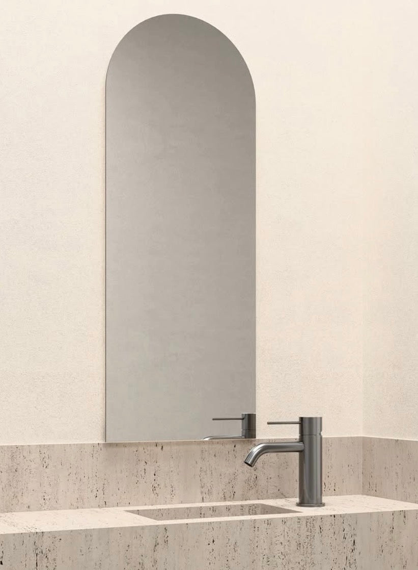 Wastafelkraan Laag Model Messing Geborsteld Gun Metal PVD | Owen & Finch (OF221901GM)