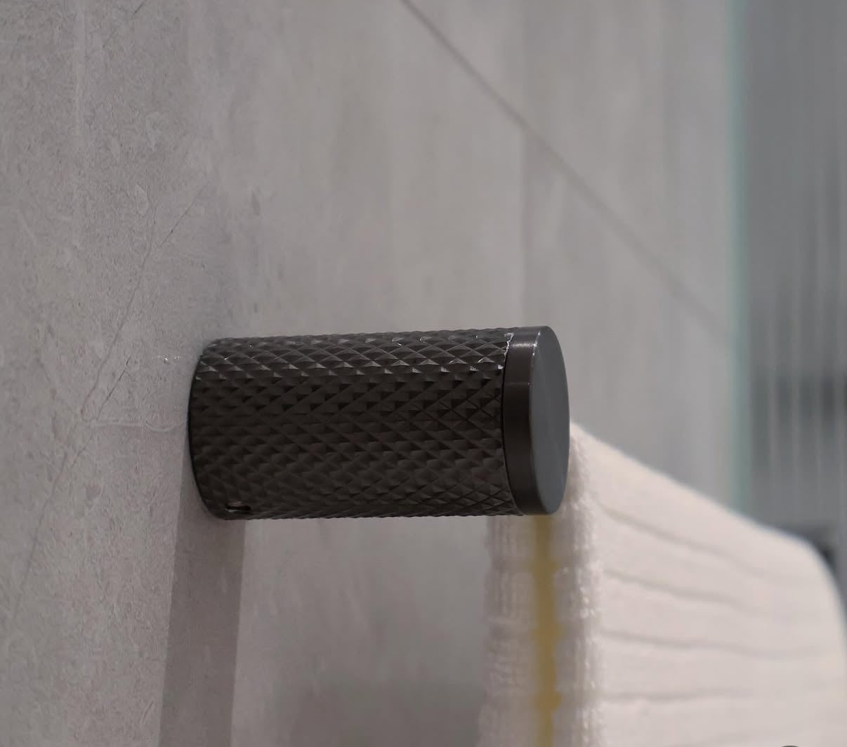Owen &amp; Finch Towel Rack Single Brushed Graphite PVD (OF2524GR)