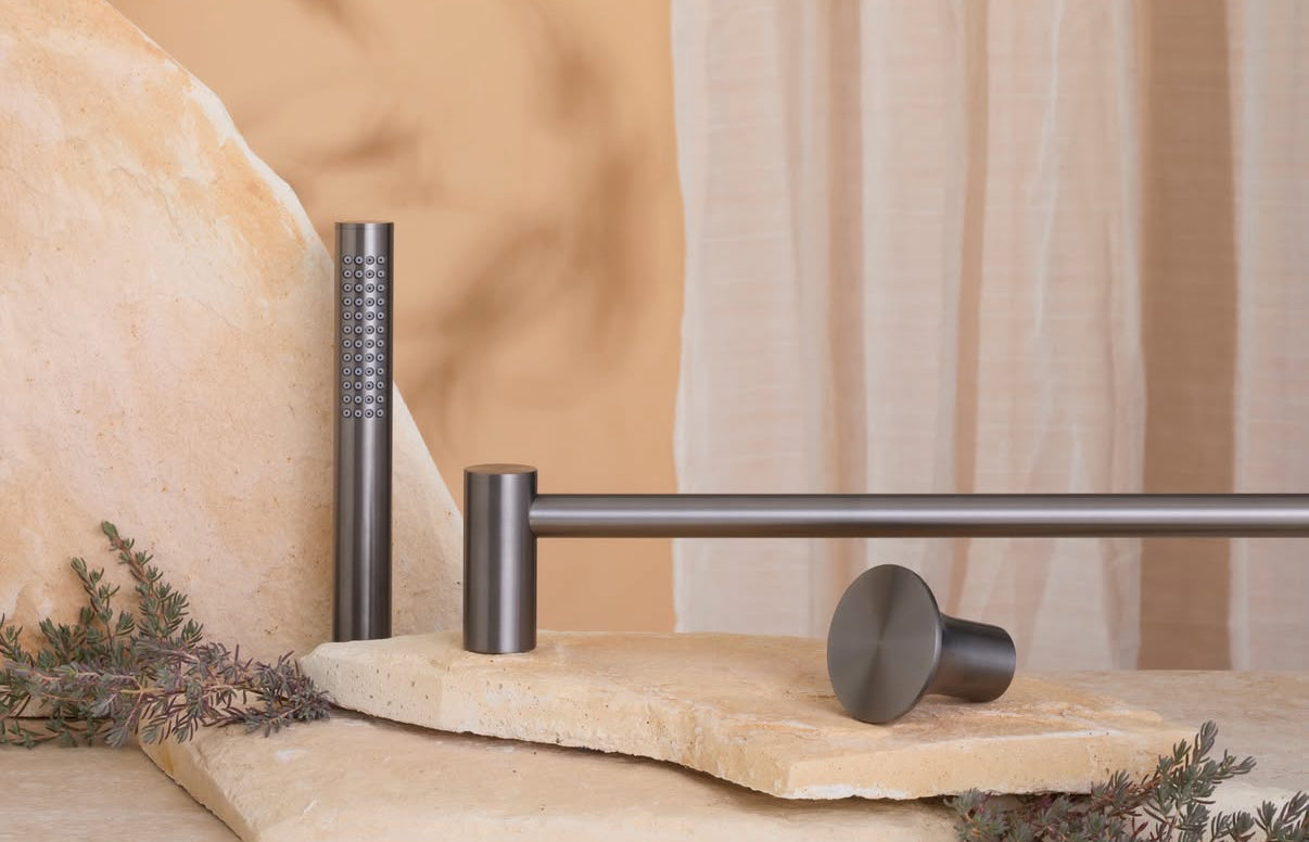 Owen & Finch 316L RVS Staafhanddouche Met Glijstang Geborsteld Grafiet PVD (OF162205b02GR)
