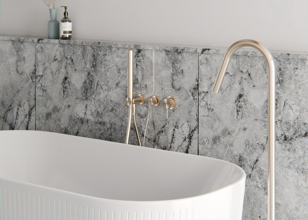 Owen &amp; Finch Brass Bar Hand Shower with Diverter – Brushed Champagne Gold (PVD) – Can be combined with a rain shower or (freestanding) bath filler (OF221912fBG)