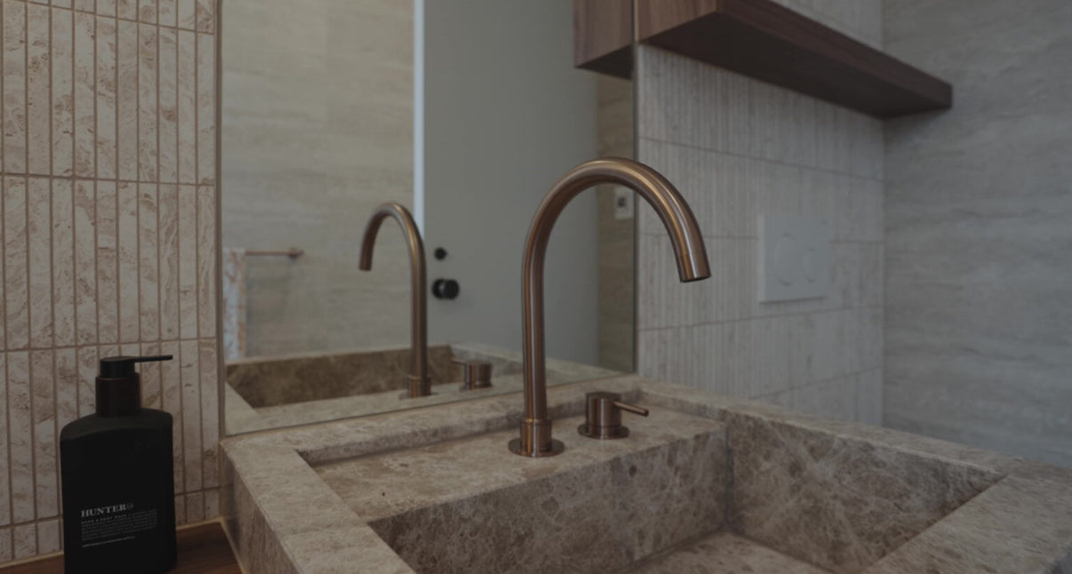 Owen & Finch Messing Inbouw Wastafelmengkraan Met Draaibare Uitloop - Geborsteld Geborsteld Satijn Brons PVD (OF221901bBZ)