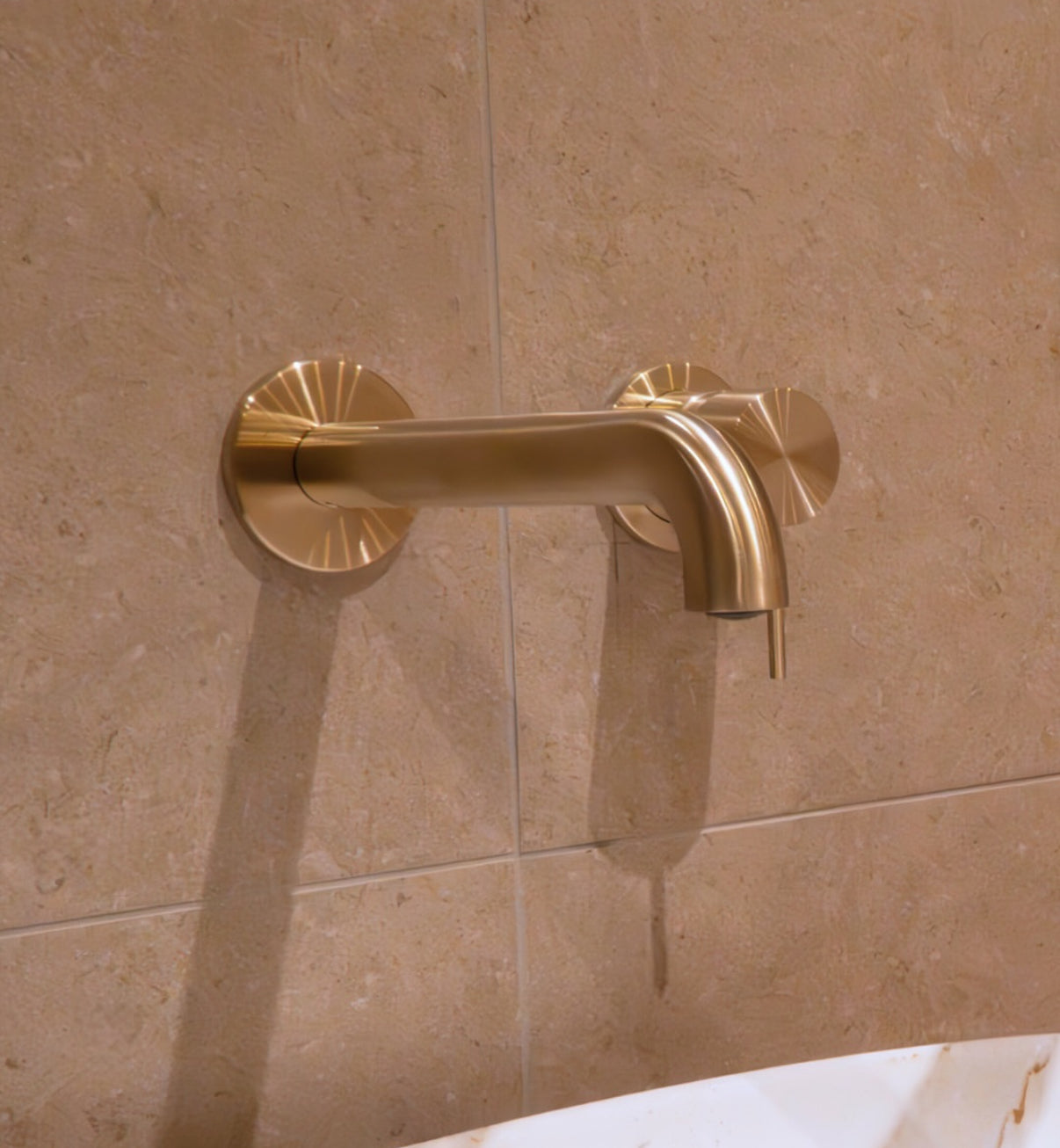 Owen & Finch 2-Gats Wandmengkraan Geborsteld Campagne Goud PVD (OF221910cBG)