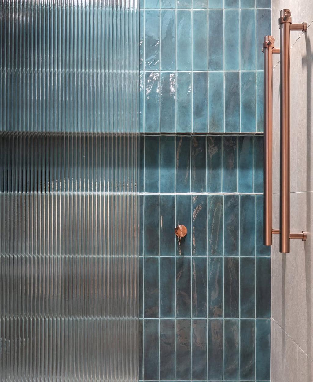 Owen & Finch RVS Verticale Elektrische Handdoekverwarming 900mm – Geborsteld Satijn Brons PVD – Luxe Design Radiator (OFV902hBZ)