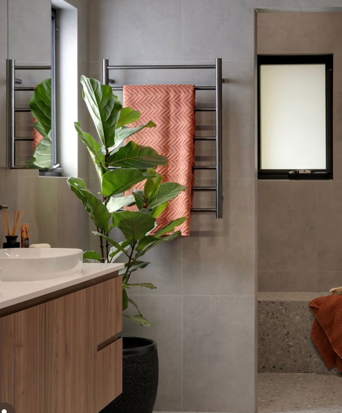 Owen & Finch RVS Elektrische Handdoekradiator 800x600 – Geborsteld Gun Metal PVD (OF19003hGM)