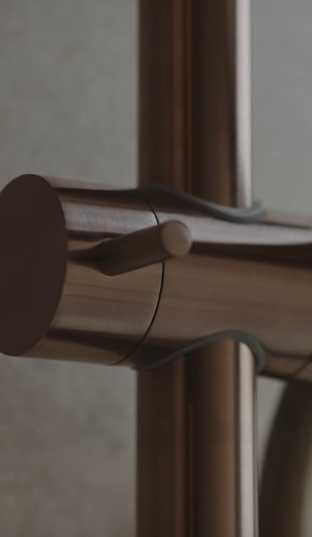 Handdouche met glijstang messing geborsteld satijn brons PVD 3 standen met diamantkarteling | Luxe douchehandset design badkamer | Owen & Finch (OF251905dBZ)