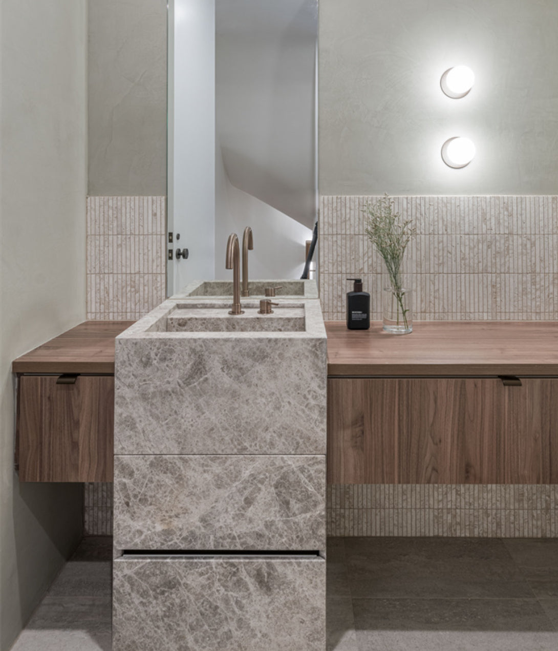 Owen & Finch Messing Inbouw Wastafelmengkraan Met Draaibare Uitloop - Geborsteld Geborsteld Satijn Brons PVD (OF221901bBZ)