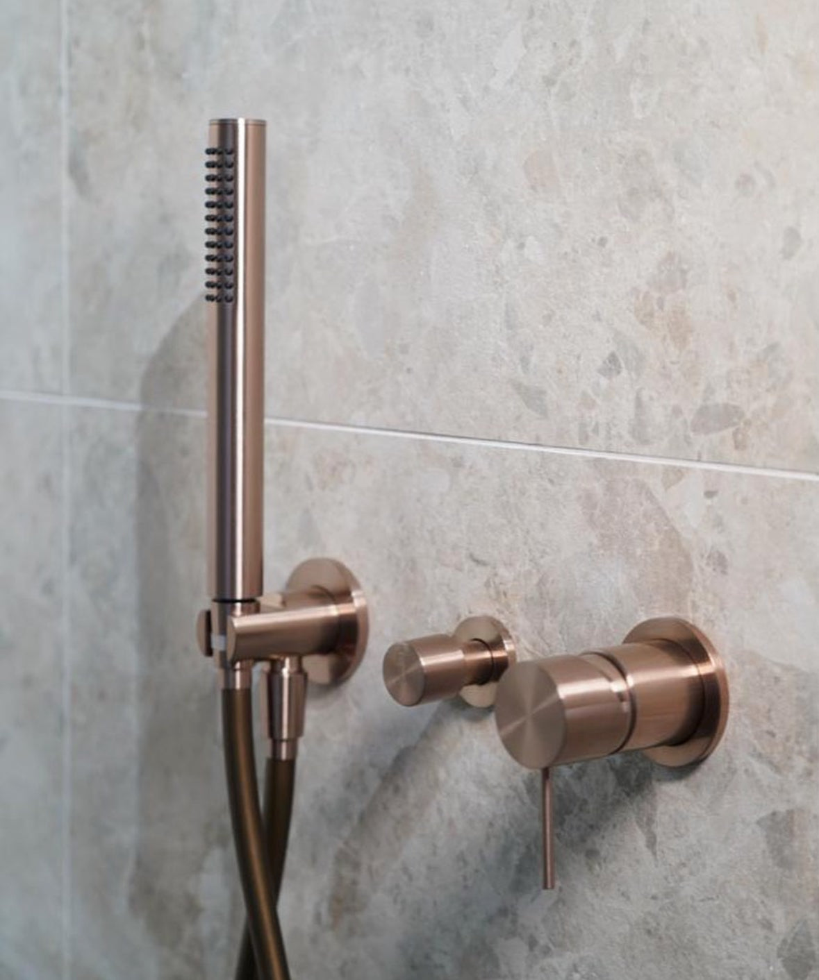 Owen &amp; Finch Brass Bar Hand Shower with Diverter – Brushed Satin Bronze (PVD) – Can be combined with a rain shower or (freestanding) bath filler (OF221912fBZ)