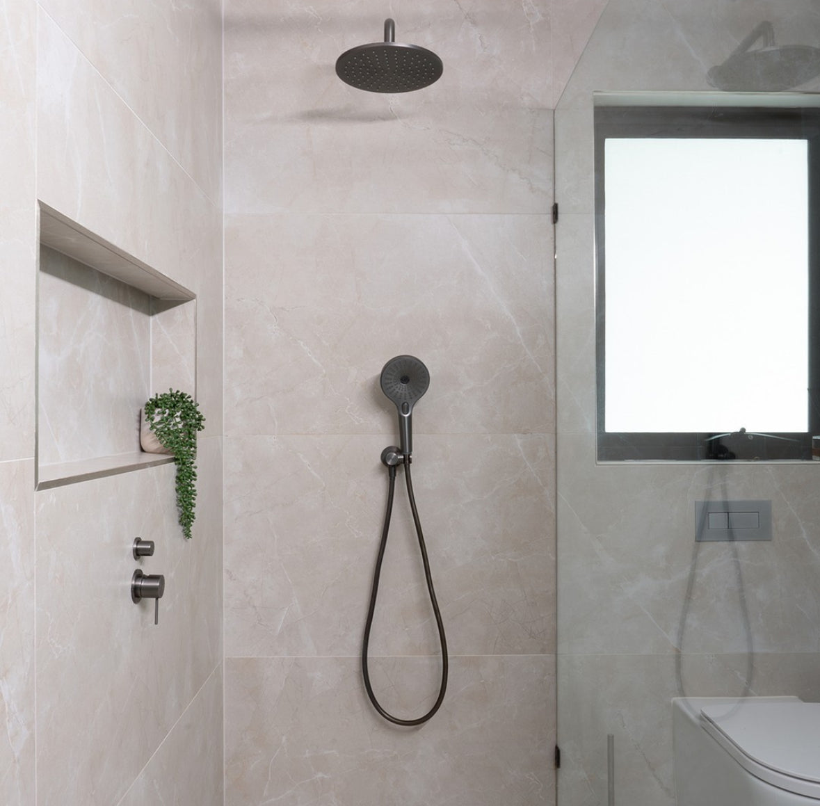 Owen &amp; Finch Curved Wall Arm Brushed Graphite PVD (OF502GR)