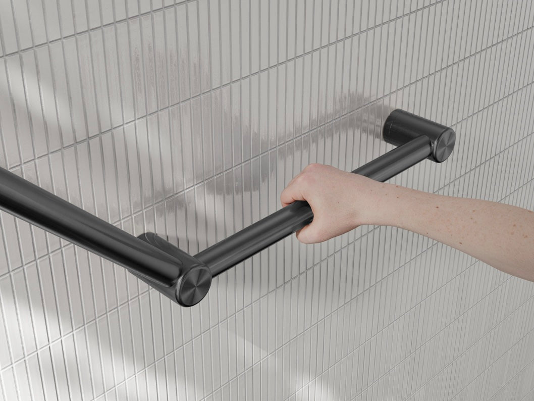 Owen & Finch Care Wandgreep 45° RVS 32mm Doorlopend – Geborsteld Gun Metal PVD 750x450 mm | Veilig & Duurzaam Design (OFCR3245AGM)