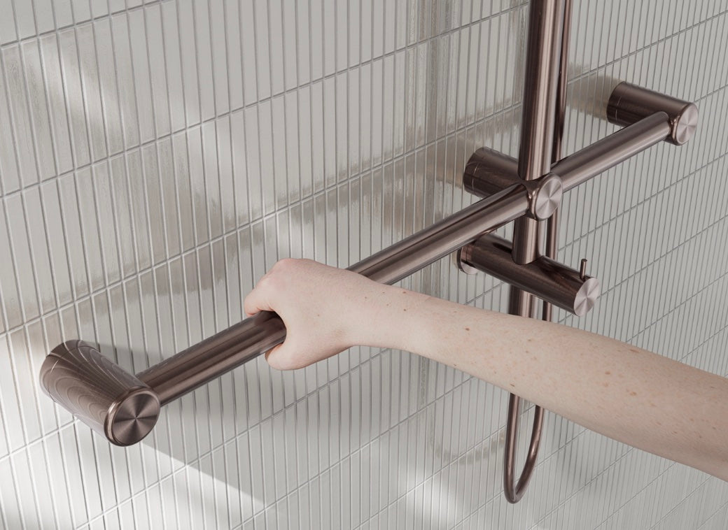 Owen & Finch Care regendouche met handdouche, glijstang en leuning – Inclusief mengkraan – RVS Geborsteld Satijn Brons PVD (OFCS008BZ)