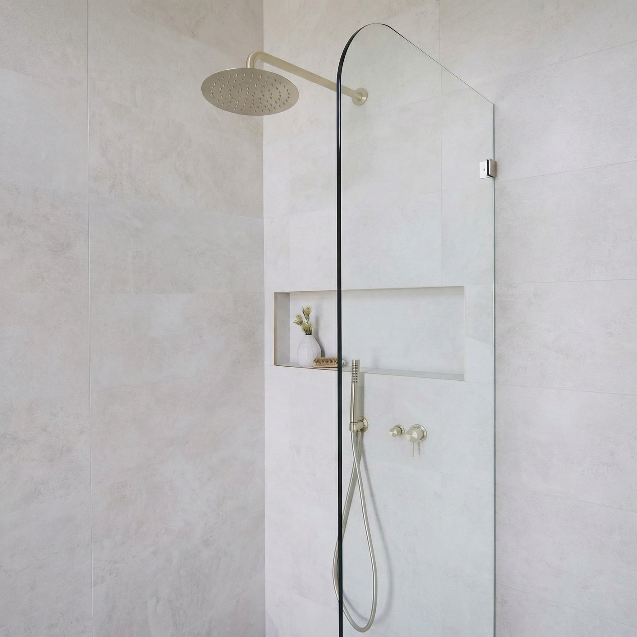 Regendouche Douchekop Ø250 Ø300 messing geborsteld champagne goud PVD | Luxe hoofddouche design badkamer | Owen & Finch